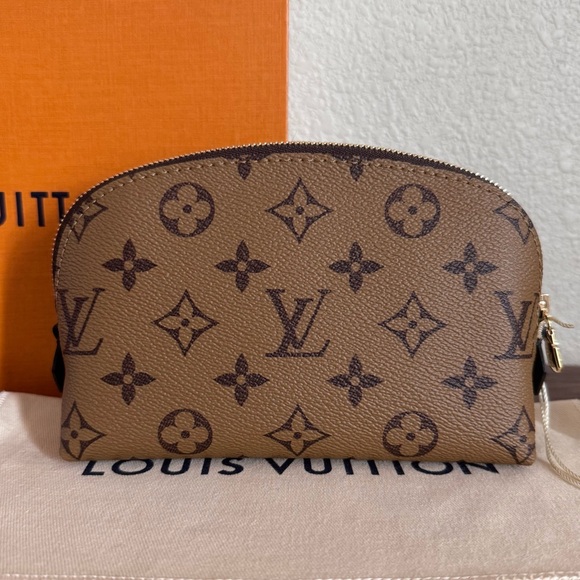 NEW LOUIS VUITTON Monogram Reverse Cosmetic Pouch PM - Picture 5 of 10